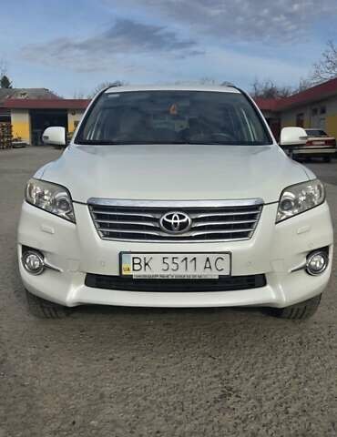 Белый Тойота РАВ 4, объемом двигателя 2 л и пробегом 296 тыс. км за 15000 $, фото 1 на Automoto.ua