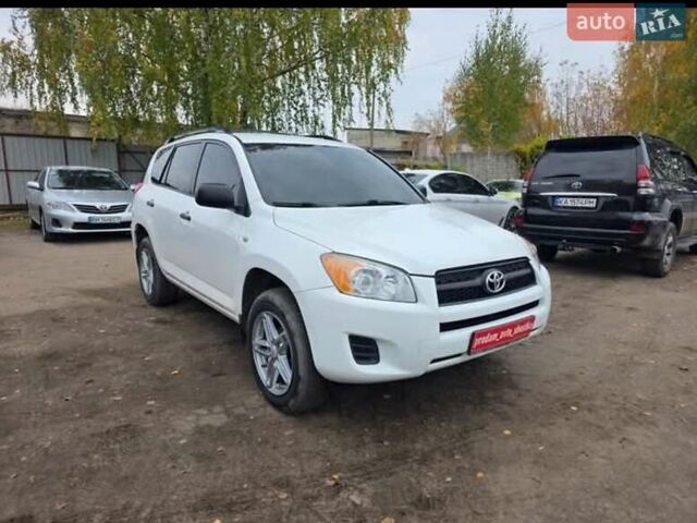 Белый Тойота РАВ 4, объемом двигателя 2.5 л и пробегом 191 тыс. км за 12500 $, фото 1 на Automoto.ua