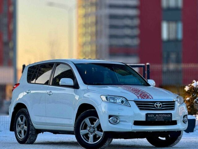 Белый Тойота РАВ 4, объемом двигателя 2 л и пробегом 188 тыс. км за 13500 $, фото 1 на Automoto.ua