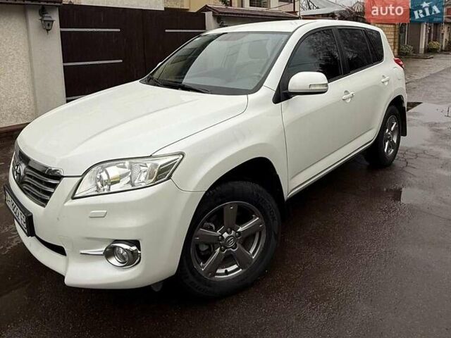 Білий Тойота РАВ 4, об'ємом двигуна 2 л та пробігом 132 тис. км за 15500 $, фото 1 на Automoto.ua