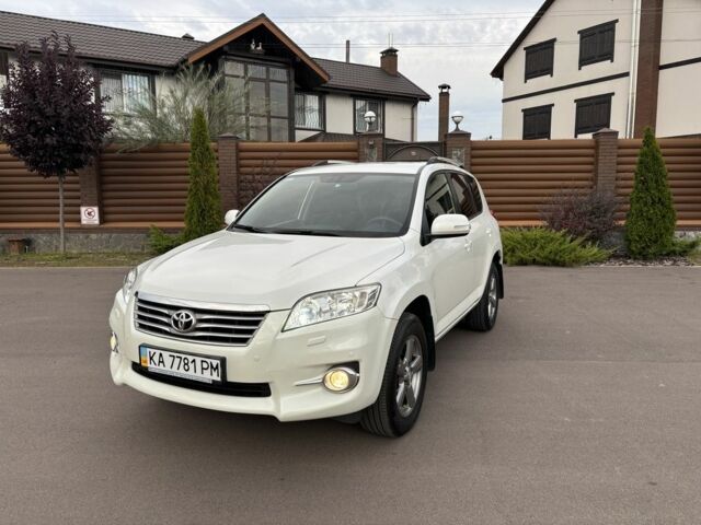 Білий Тойота РАВ 4, об'ємом двигуна 2 л та пробігом 150 тис. км за 14600 $, фото 1 на Automoto.ua