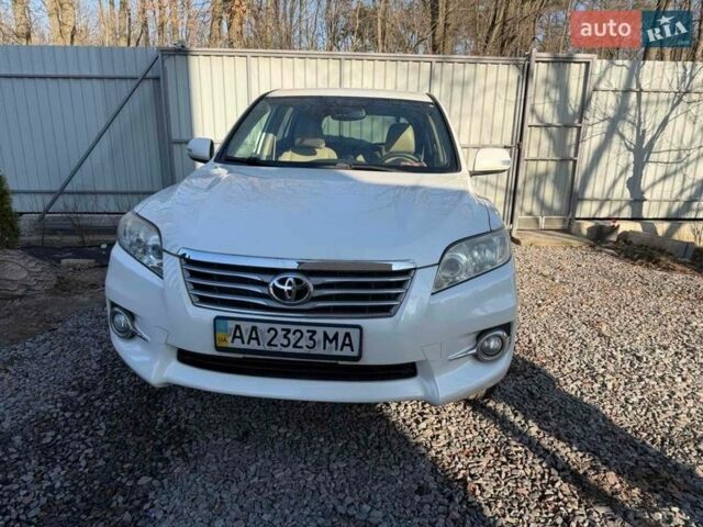 Белый Тойота РАВ 4, объемом двигателя 1.99 л и пробегом 113 тыс. км за 12500 $, фото 1 на Automoto.ua