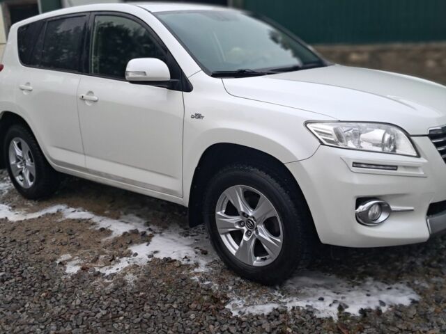 Белый Тойота РАВ 4, объемом двигателя 0 л и пробегом 210 тыс. км за 14000 $, фото 1 на Automoto.ua