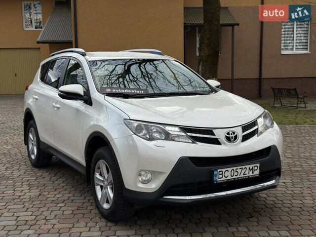 Белый Тойота РАВ 4, объемом двигателя 2.2 л и пробегом 255 тыс. км за 15700 $, фото 1 на Automoto.ua