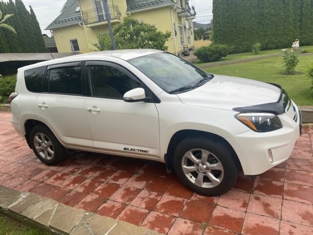 Белый Тойота РАВ 4, объемом двигателя 0 л и пробегом 179 тыс. км за 10950 $, фото 1 на Automoto.ua