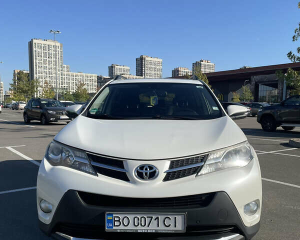 Белый Тойота РАВ 4, объемом двигателя 2.2 л и пробегом 282 тыс. км за 16300 $, фото 1 на Automoto.ua