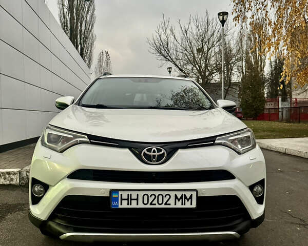 Білий Тойота РАВ 4, об'ємом двигуна 2.23 л та пробігом 157 тис. км за 25000 $, фото 1 на Automoto.ua