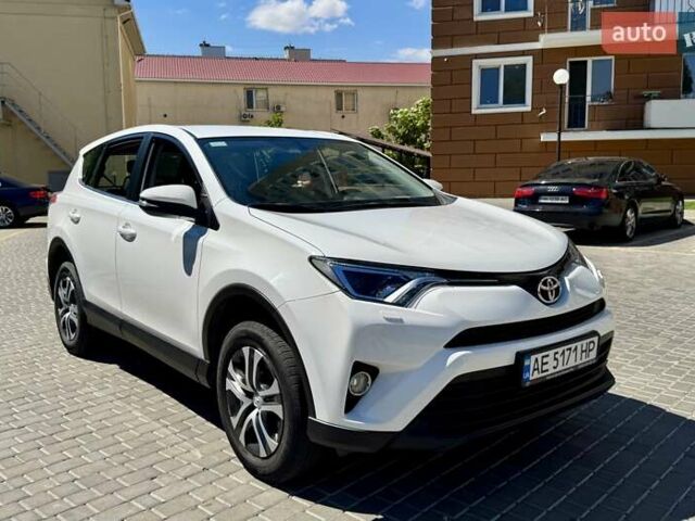Белый Тойота РАВ 4, объемом двигателя 1.99 л и пробегом 53 тыс. км за 25000 $, фото 1 на Automoto.ua