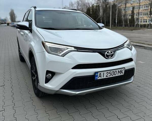 Белый Тойота РАВ 4, объемом двигателя 2.5 л и пробегом 85 тыс. км за 22599 $, фото 1 на Automoto.ua