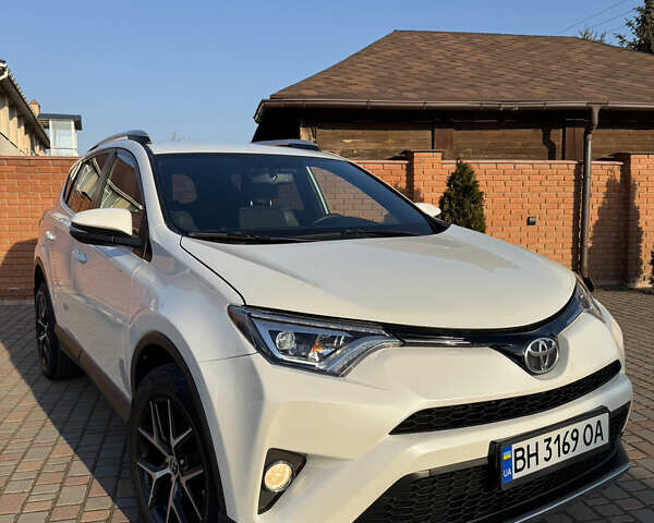 Белый Тойота РАВ 4, объемом двигателя 2.23 л и пробегом 154 тыс. км за 20400 $, фото 1 на Automoto.ua