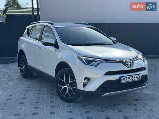 Белый Тойота РАВ 4, объемом двигателя 2.23 л и пробегом 113 тыс. км за 23750 $, фото 1 на Automoto.ua