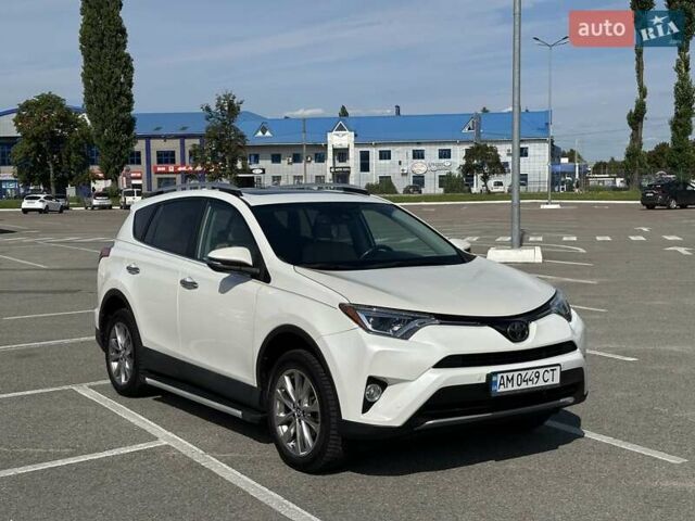 Тойота РАВ 4 2016 в Житомире на Automoto.ua Белый Тойота РАВ 4, объемом двигателя 2.49 л и пробегом 124 тыс. км за 21500 $, фото 1 на Automoto.ua