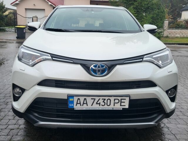 Белый Тойота РАВ 4, объемом двигателя 2.5 л и пробегом 114 тыс. км за 23989 $, фото 1 на Automoto.ua