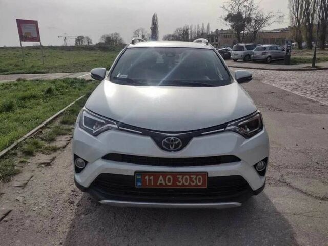 Белый Тойота РАВ 4, объемом двигателя 2 л и пробегом 135 тыс. км за 13999 $, фото 1 на Automoto.ua