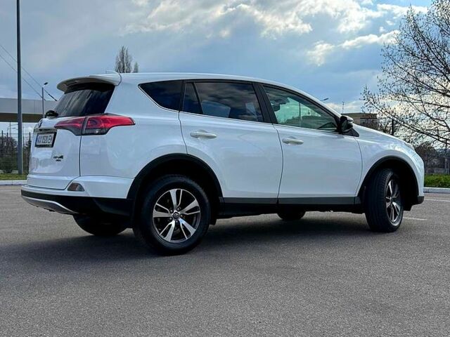 Тойота РАВ 4 2016 в Харькове на Automoto.ua Белый Тойота РАВ 4, объемом двигателя 2.2 л и пробегом 150 тыс. км за 22300 $, фото 1 на Automoto.ua