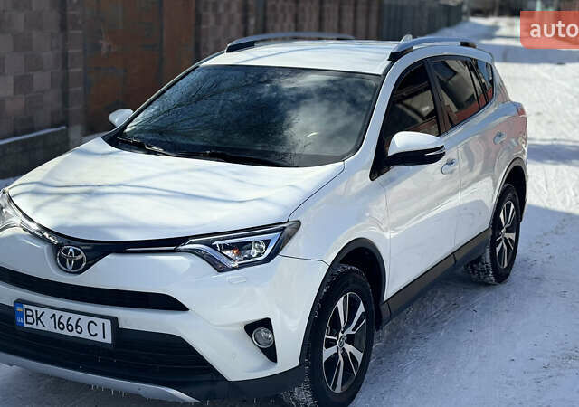 Белый Тойота РАВ 4, объемом двигателя 2.23 л и пробегом 206 тыс. км за 25799 $, фото 1 на Automoto.ua