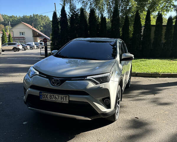 Белый Тойота РАВ 4, объемом двигателя 2.5 л и пробегом 147 тыс. км за 20399 $, фото 1 на Automoto.ua