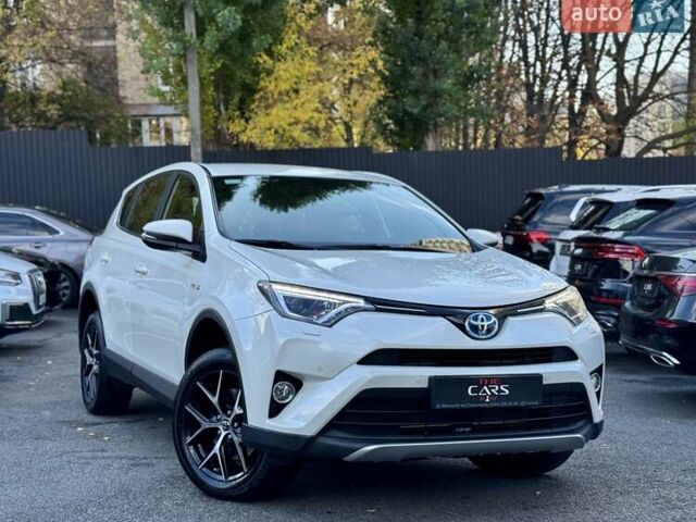 Тойота РАВ 4 2016 в Киеве на Automoto.ua Белый Тойота РАВ 4, объемом двигателя 2.5 л и пробегом 165 тыс. км за 22200 $, фото 1 на Automoto.ua