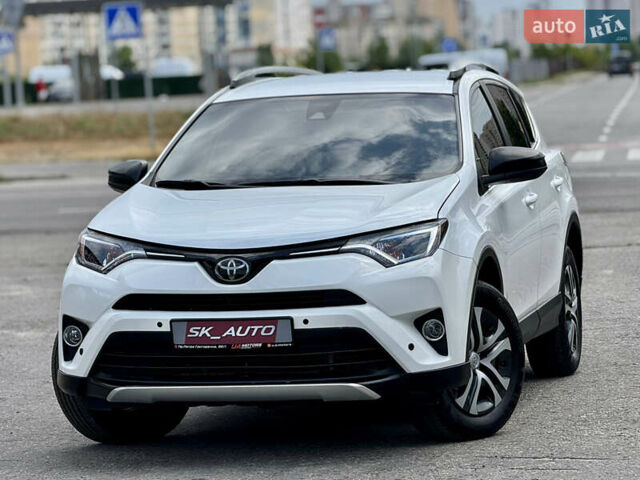 Тойота РАВ 4 2016 у Києві на Automoto.ua Білий Тойота РАВ 4, об'ємом двигуна 2.49 л та пробігом 173 тис. км за 17200 $, фото 1 на Automoto.ua