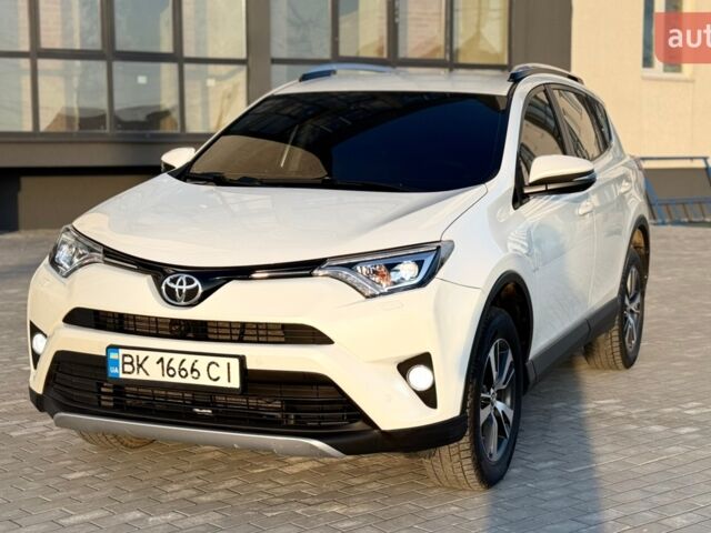 Белый Тойота РАВ 4, объемом двигателя 2.23 л и пробегом 214 тыс. км за 20700 $, фото 1 на Automoto.ua