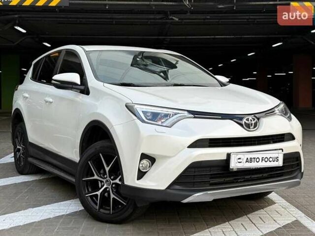 Белый Тойота РАВ 4, объемом двигателя 1.99 л и пробегом 151 тыс. км за 19990 $, фото 1 на Automoto.ua
