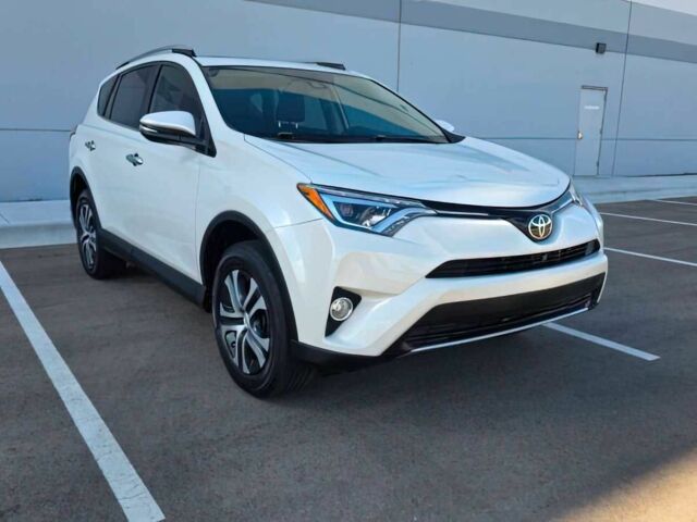 Белый Тойота РАВ 4, объемом двигателя 2.5 л и пробегом 64 тыс. км за 4500 $, фото 1 на Automoto.ua