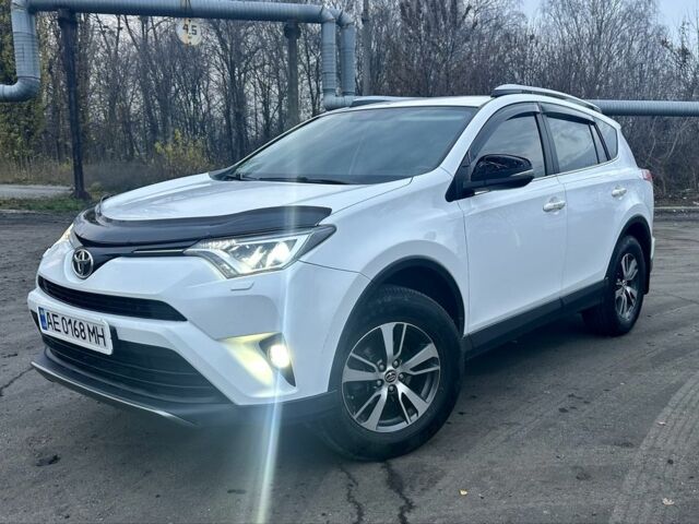 Белый Тойота РАВ 4, объемом двигателя 2 л и пробегом 180 тыс. км за 15200 $, фото 1 на Automoto.ua