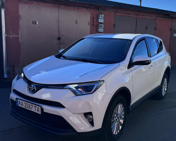 Белый Тойота РАВ 4, объемом двигателя 1.99 л и пробегом 187 тыс. км за 16900 $, фото 1 на Automoto.ua