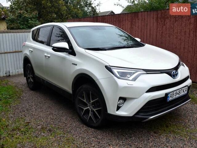 Тойота РАВ 4 2017 в Виннице на Automoto.ua Белый Тойота РАВ 4, объемом двигателя 2.49 л и пробегом 199 тыс. км за 22990 $, фото 1 на Automoto.ua