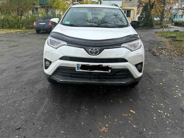 Белый Тойота РАВ 4, объемом двигателя 2 л и пробегом 189 тыс. км за 18000 $, фото 1 на Automoto.ua