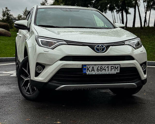 Белый Тойота РАВ 4, объемом двигателя 2.49 л и пробегом 146 тыс. км за 23997 $, фото 1 на Automoto.ua