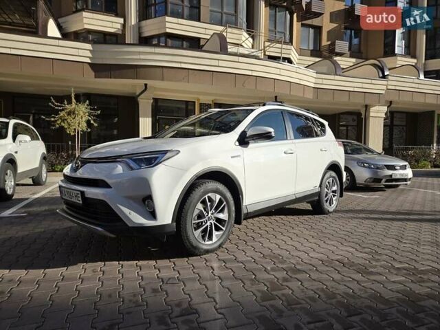 Тойота РАВ 4 2017 в Киеве на Automoto.ua Белый Тойота РАВ 4, объемом двигателя 2.49 л и пробегом 95 тыс. км за 21500 $, фото 1 на Automoto.ua