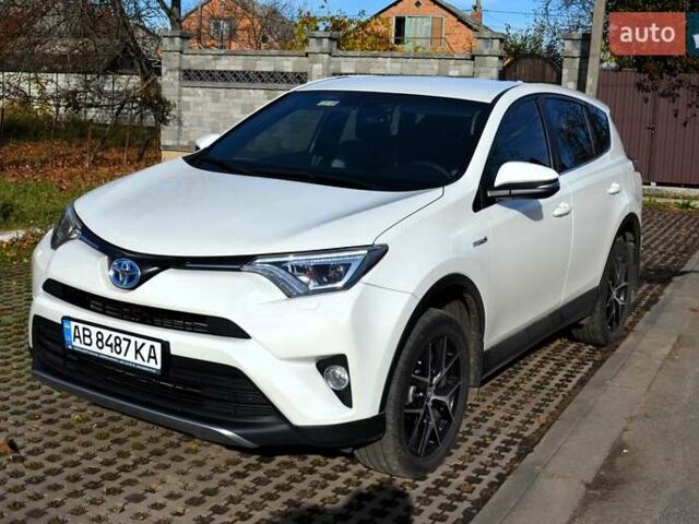 Тойота РАВ 4 2017 в Виннице на Automoto.ua Белый Тойота РАВ 4, объемом двигателя 2.49 л и пробегом 198 тыс. км за 22987 $, фото 1 на Automoto.ua