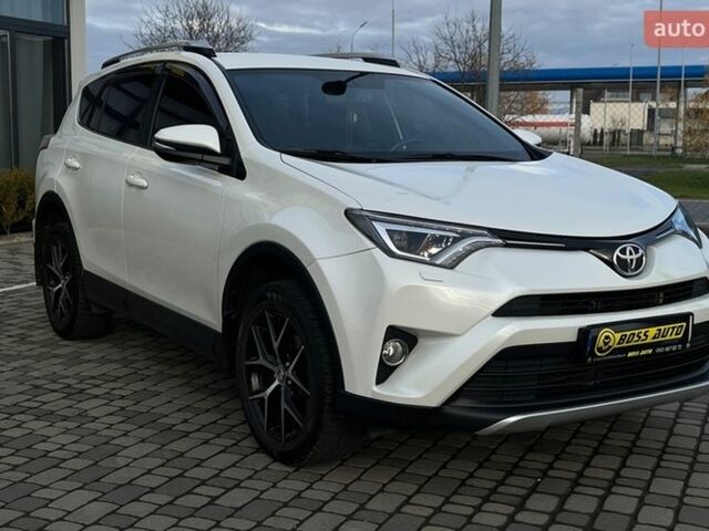 Белый Тойота РАВ 4, объемом двигателя 2.23 л и пробегом 282 тыс. км за 21000 $, фото 1 на Automoto.ua