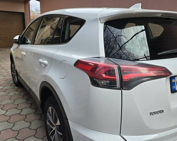 Белый Тойота РАВ 4, объемом двигателя 2.5 л и пробегом 110 тыс. км за 23500 $, фото 1 на Automoto.ua