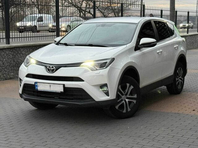 Белый Тойота РАВ 4, объемом двигателя 2 л и пробегом 98 тыс. км за 19500 $, фото 1 на Automoto.ua