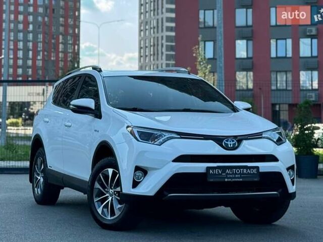 Білий Тойота РАВ 4, об'ємом двигуна 2.49 л та пробігом 121 тис. км за 24500 $, фото 1 на Automoto.ua