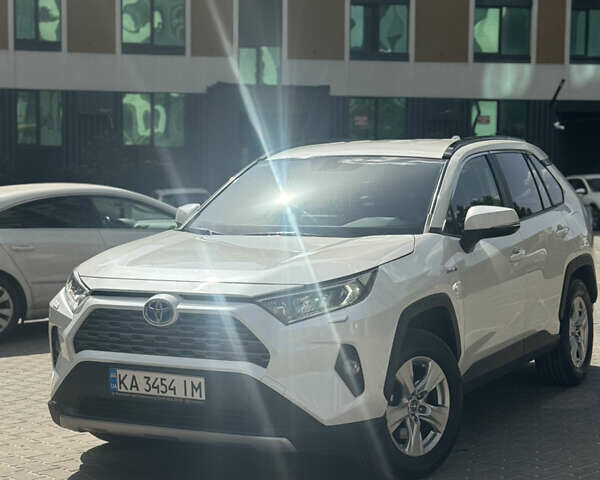 Белый Тойота РАВ 4, объемом двигателя 2.49 л и пробегом 140 тыс. км за 27000 $, фото 1 на Automoto.ua