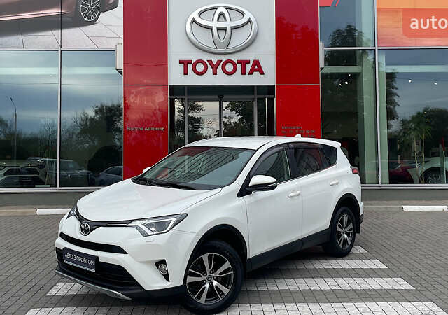 Білий Тойота РАВ 4, об'ємом двигуна 1.99 л та пробігом 158 тис. км за 18878 $, фото 1 на Automoto.ua