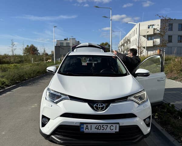 Белый Тойота РАВ 4, объемом двигателя 1.99 л и пробегом 98 тыс. км за 21000 $, фото 1 на Automoto.ua