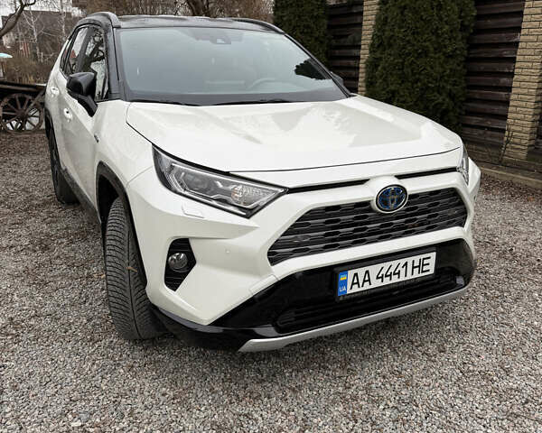 Белый Тойота РАВ 4, объемом двигателя 2.49 л и пробегом 61 тыс. км за 30000 $, фото 1 на Automoto.ua