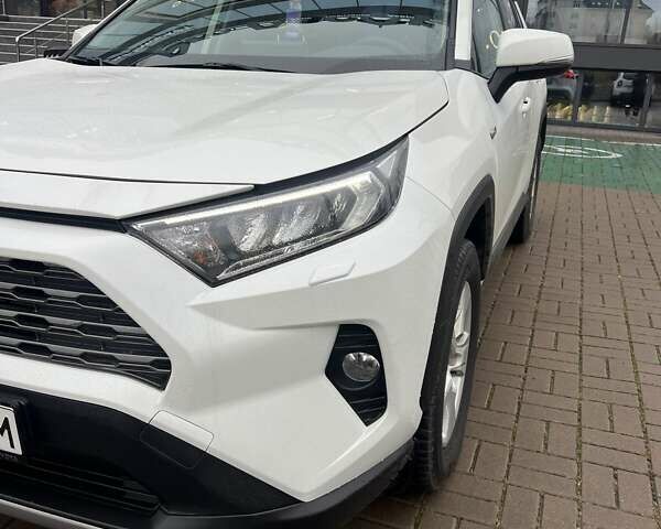 Белый Тойота РАВ 4, объемом двигателя 2.49 л и пробегом 130 тыс. км за 27400 $, фото 1 на Automoto.ua
