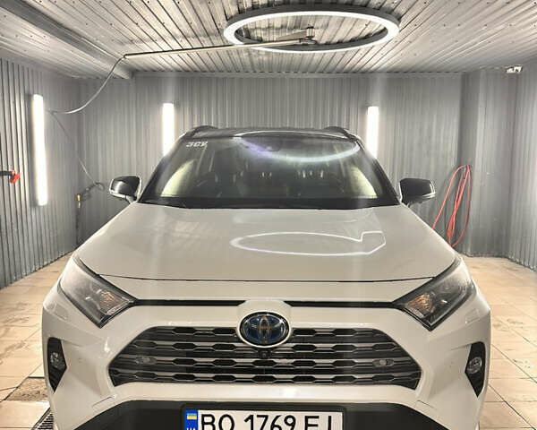 Тойота РАВ 4 2019 в Киеве на Automoto.ua Белый Тойота РАВ 4, объемом двигателя 2.49 л и пробегом 85 тыс. км за 41500 $, фото 1 на Automoto.ua