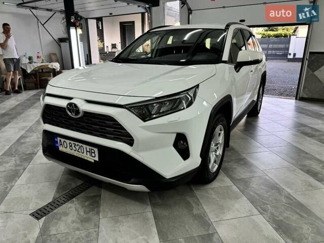 Белый Тойота РАВ 4, объемом двигателя 2 л и пробегом 138 тыс. км за 24600 $, фото 1 на Automoto.ua