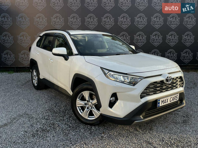 Белый Тойота РАВ 4, объемом двигателя 2 л и пробегом 215 тыс. км за 21000 $, фото 1 на Automoto.ua