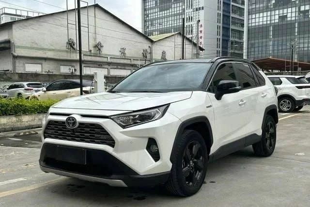 Белый Тойота РАВ 4, объемом двигателя 2.5 л и пробегом 98 тыс. км за 16800 $, фото 1 на Automoto.ua