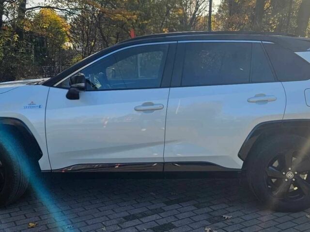 Белый Тойота РАВ 4, объемом двигателя 2.5 л и пробегом 123 тыс. км за 18000 $, фото 1 на Automoto.ua