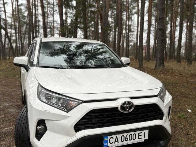Белый Тойота РАВ 4, объемом двигателя 2 л и пробегом 47 тыс. км за 25000 $, фото 1 на Automoto.ua