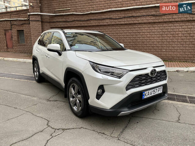 Белый Тойота РАВ 4, объемом двигателя 1.99 л и пробегом 108 тыс. км за 29899 $, фото 1 на Automoto.ua