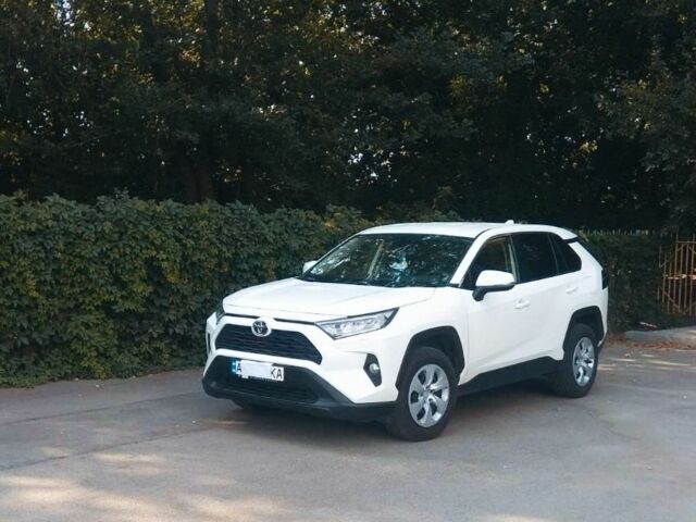 Белый Тойота РАВ 4, объемом двигателя 2 л и пробегом 50 тыс. км за 30000 $, фото 1 на Automoto.ua